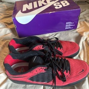 Nike SB ISHOD size 11 varsity red/black
